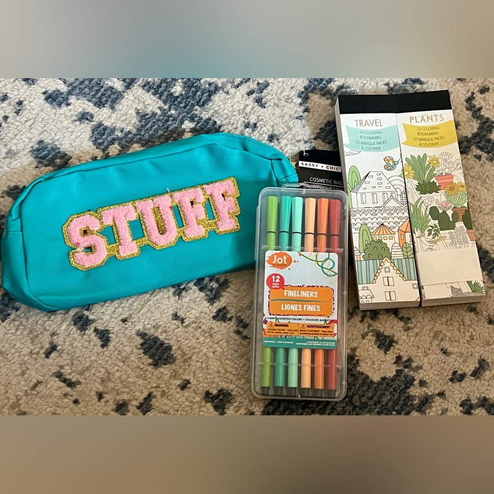 Adorable Coloring Gift Set 🩵🩷 Including Coloring Bookmarks, Markers and Pouch 🖍️
